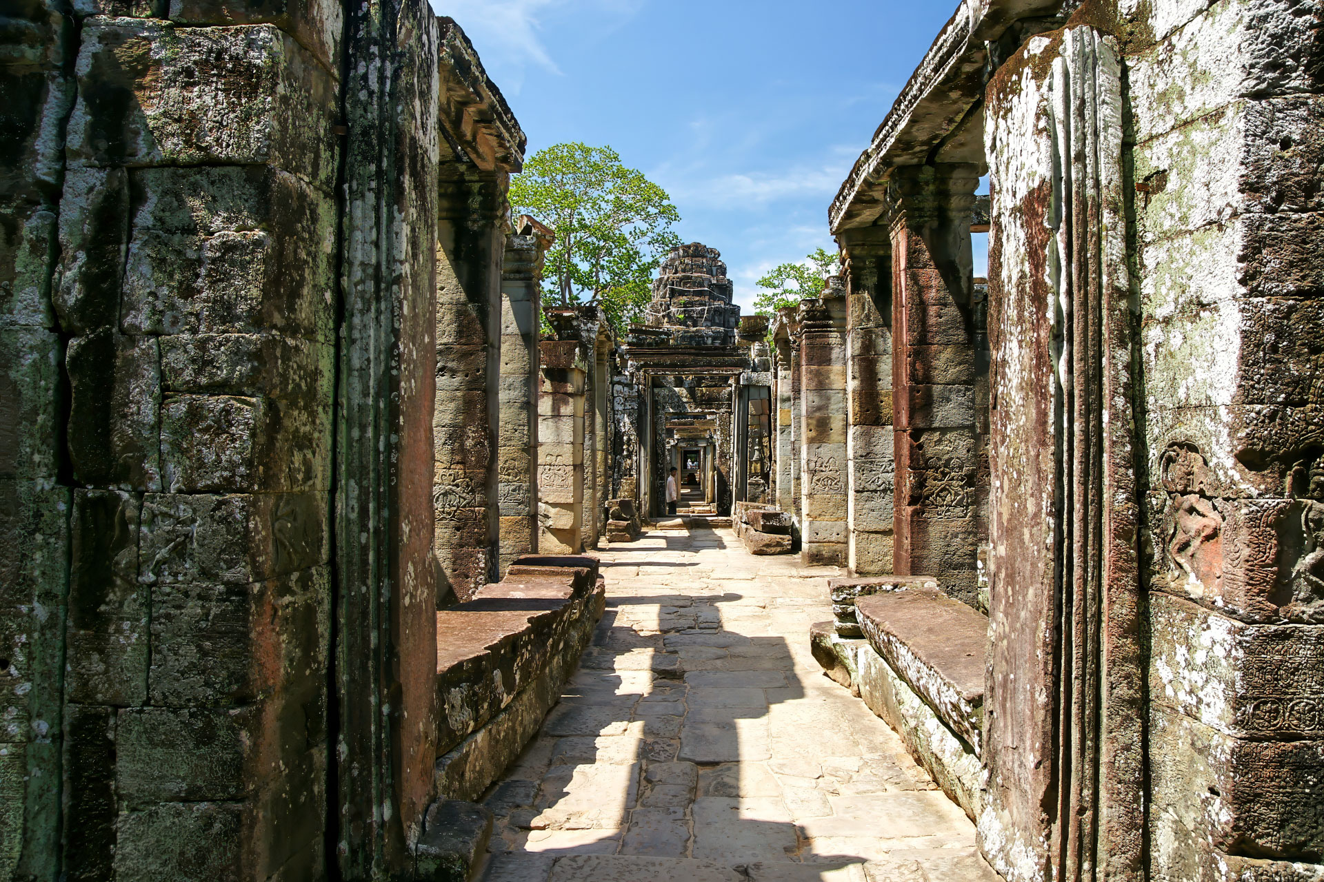 Banteay Kdei heißt "die Zitadelle der Klosterzellen" und ist ein buddhistisch inspirierter Tempel, der von Jayavarman VII. um 1185 an der Stelle von Angkor in Kambodscha erbaut wurde.